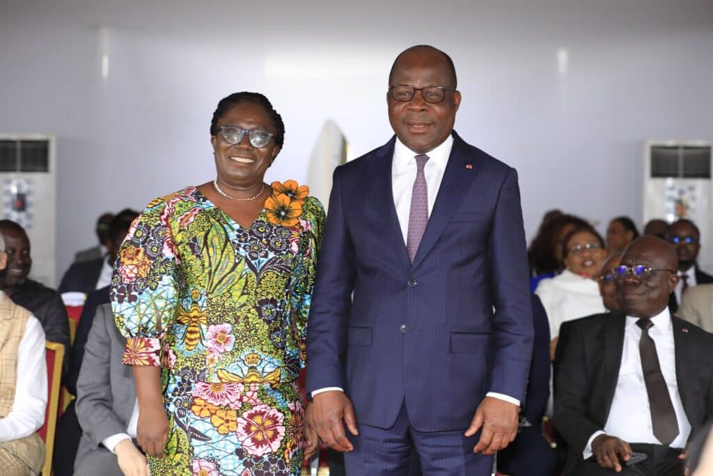 Nouvel an / Echange de vœux entre Le Ministre Pierre N'Gou DIMBA et les Acteurs du Système sanitaire ivoirien : image avec la DGCMU - Année 2025
