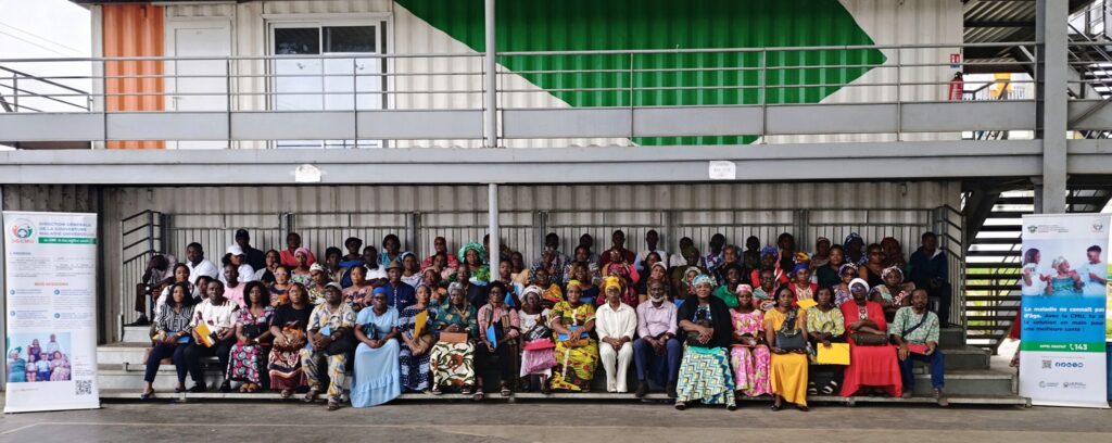 Photo de famille après la formation des membres du RIOSC