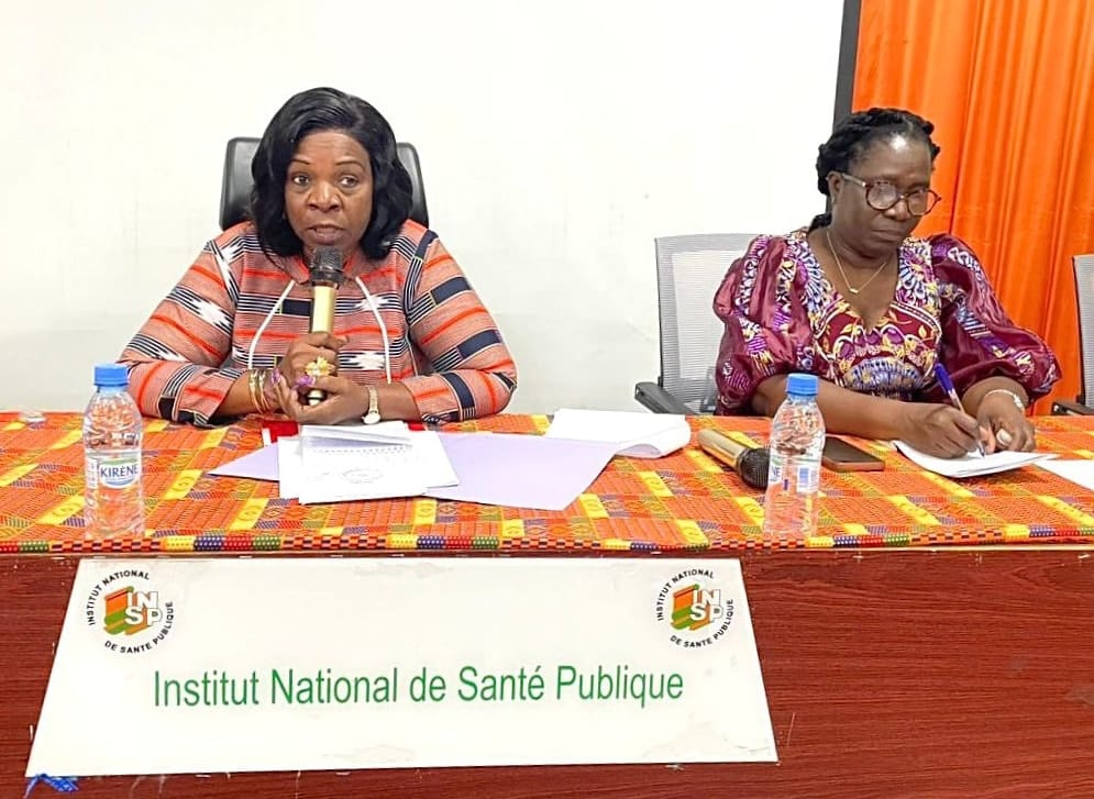 Dr Soltié A. COULIBALY-KONÉ, Directrice de Cabinet Adjointe du Ministère en charge de la Santé, chargée de la CMU (à gauche) et Dr Edith Clarisse KOUASSY, Directrice Générale de la CMU