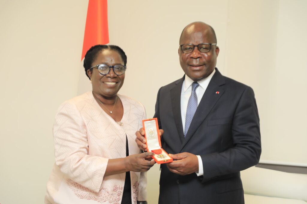 Elévation de Dr Edith Clarisse KOUASSY, Directrice Générale de la CMU, dans l’Ordre du Mérite Ivoirien