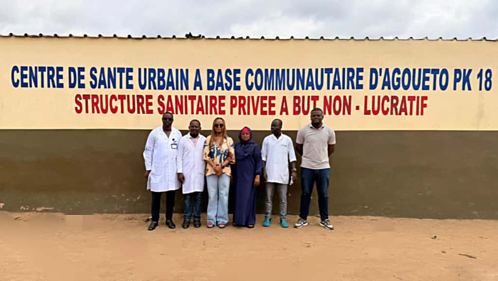 Photo de famille enregistrement de capsules vidéo pour la rubrique Focus CMU à Agoueto