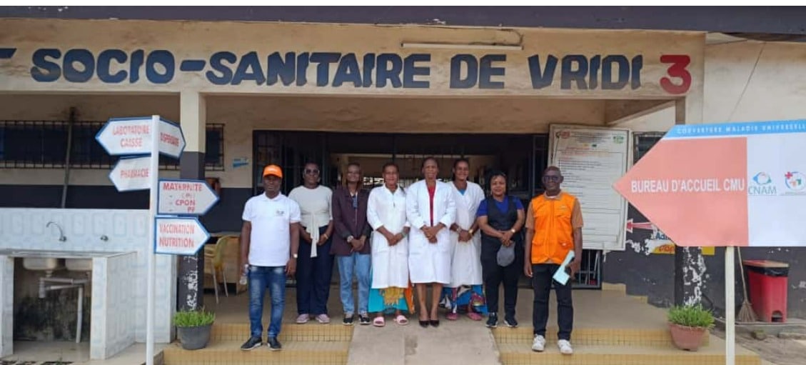 Photo de famille, Visite au Comité de développement socio-sanitaire de Vridi 3